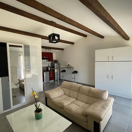 Studio Charmant Avec Terrasse Lançon-Provence Dış mekan fotoğraf