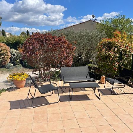 Studio Charmant Avec Terrasse Lançon-Provence Dış mekan fotoğraf