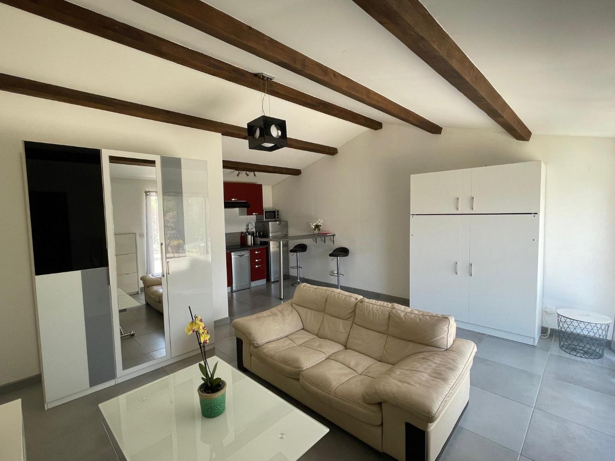 Studio Charmant Avec Terrasse Lançon-Provence Dış mekan fotoğraf