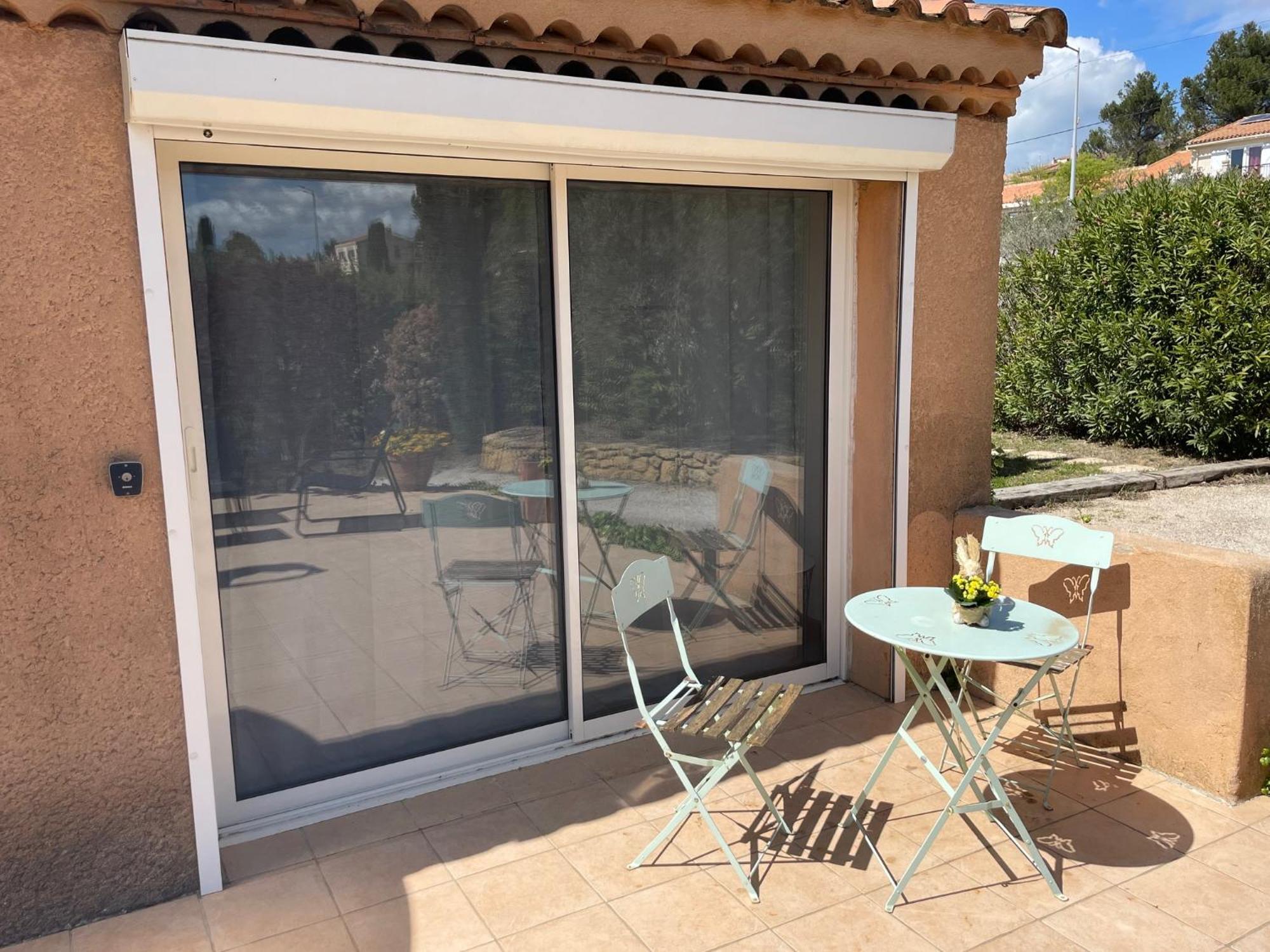 Studio Charmant Avec Terrasse Lançon-Provence Dış mekan fotoğraf