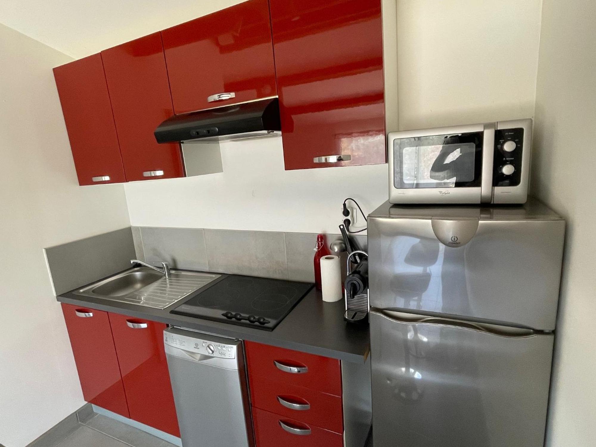Studio Charmant Avec Terrasse Lançon-Provence Dış mekan fotoğraf