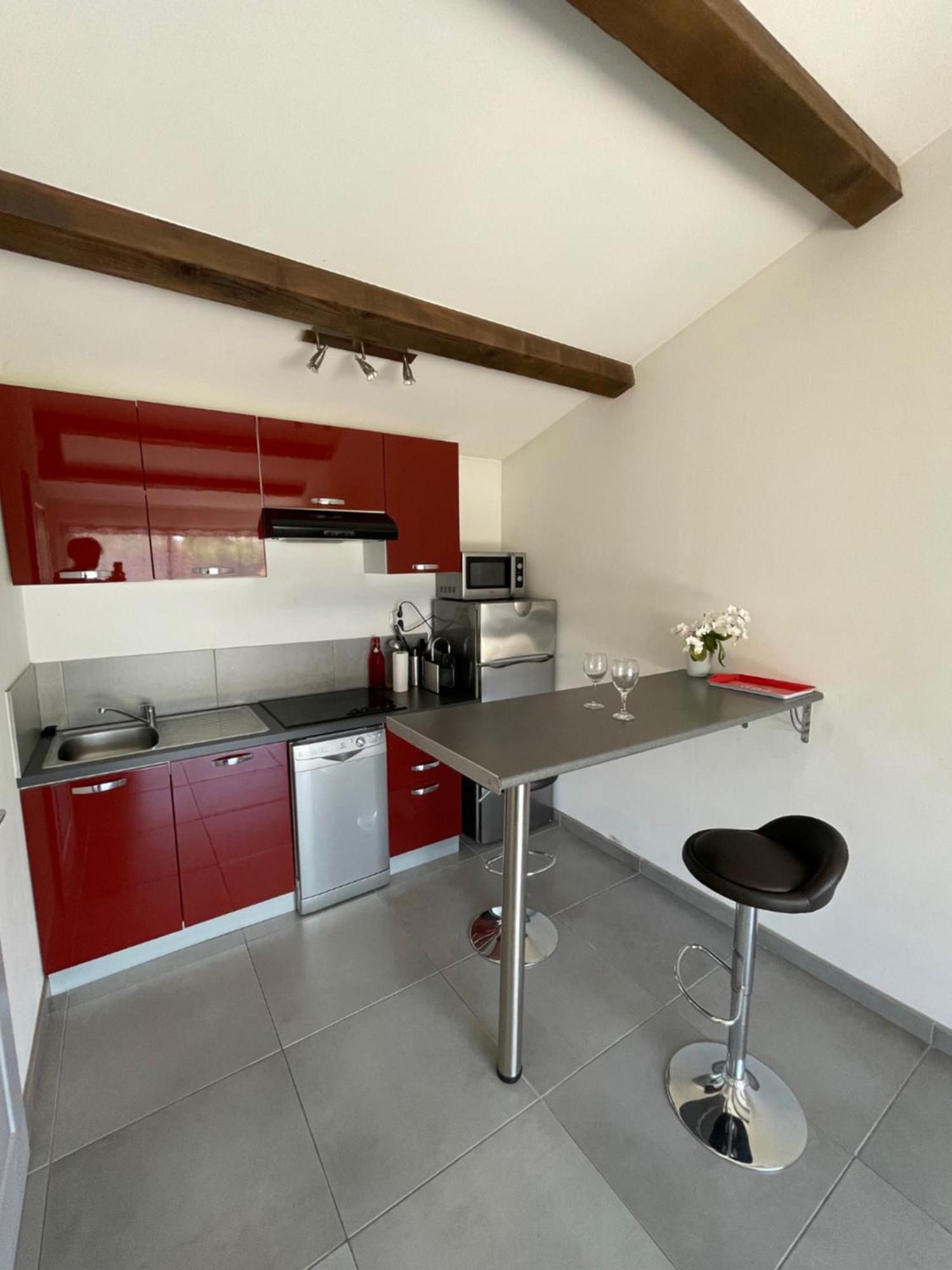 Studio Charmant Avec Terrasse Lançon-Provence Dış mekan fotoğraf